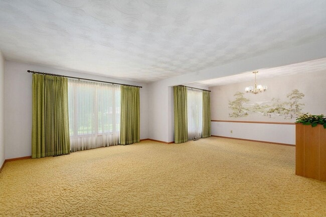 Building Photo - Beautiful All Brick home located next to Glendale High School and Wilder Elementary! Don't miss t...