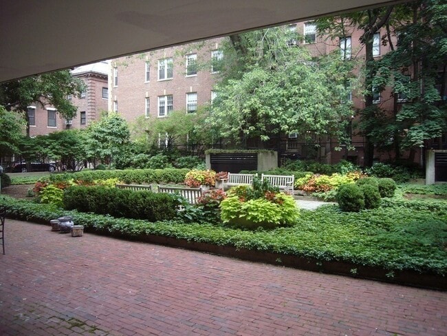 Building Photo - 145 Pinckney St