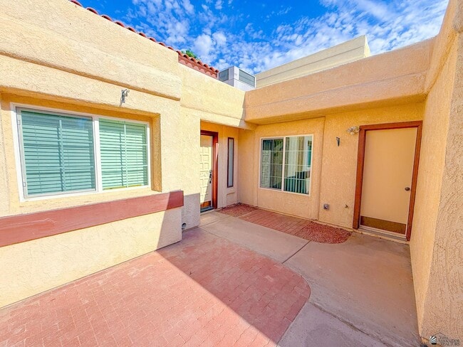 Building Photo - 10476 S Del Montes