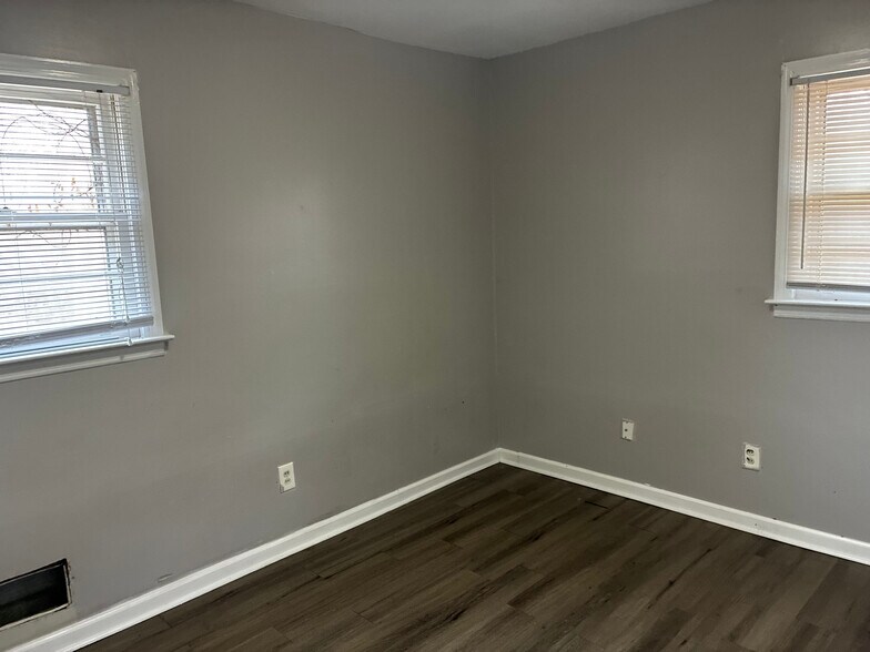 Building Photo - Room in House on Batiste Garden Cir