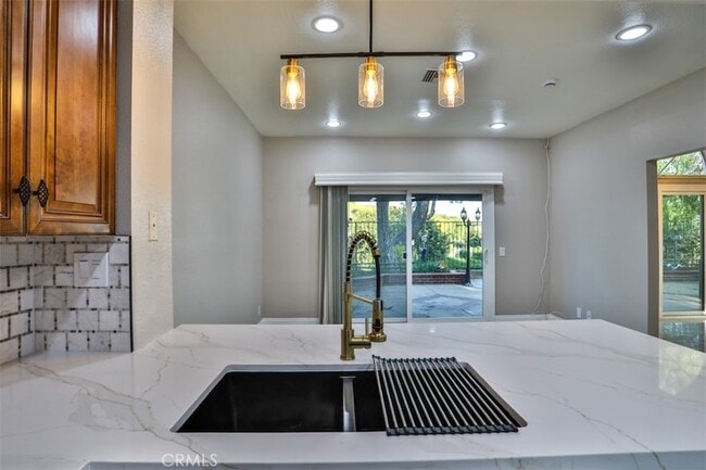 Building Photo - 176 Cll Renata