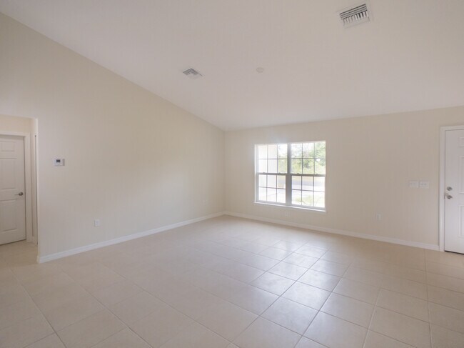 Building Photo - 16560 SW 31st Cir