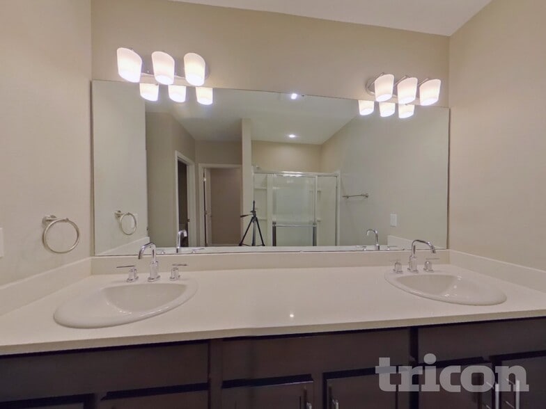 Building Photo - 220 Garnet Ave