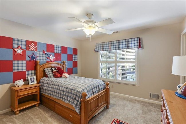 Building Photo - 586 Starlight Dr NE