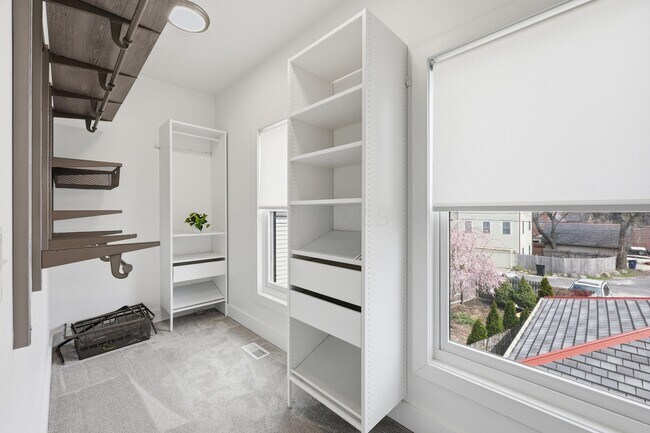 Building Photo - 1102 Summit St