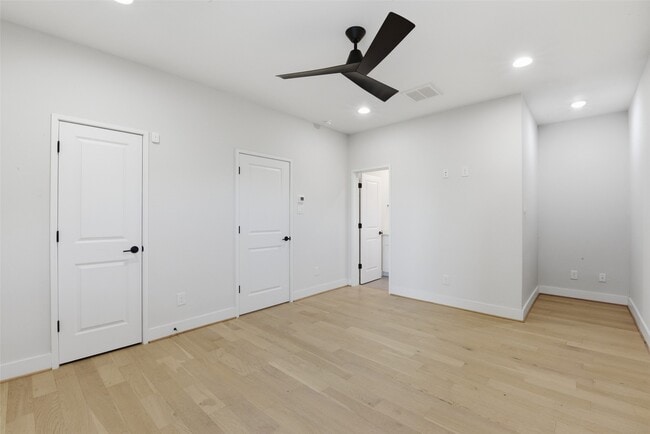 Building Photo - 2204 Lou Ellen Ln