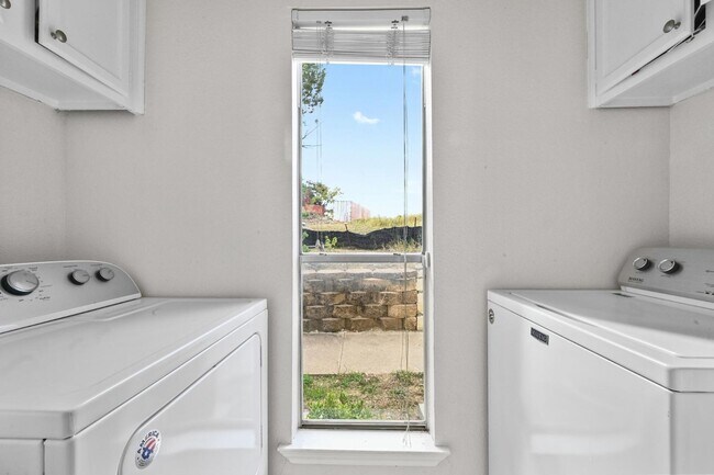 Building Photo - 2450 Wickersham Ln