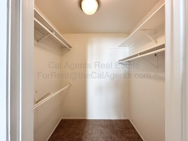 Building Photo - 13 Schooner Ct