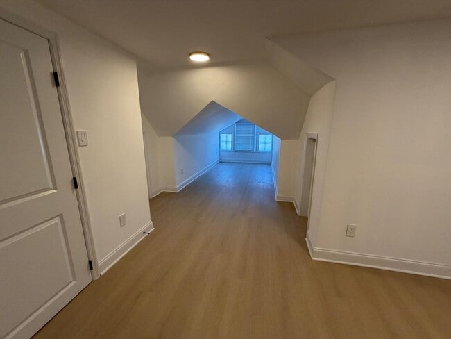 Building Photo - Great Home For RWJMS/Rutgers Students * Walk to New Brunswick/Highland Park Nightlife * All Utili...