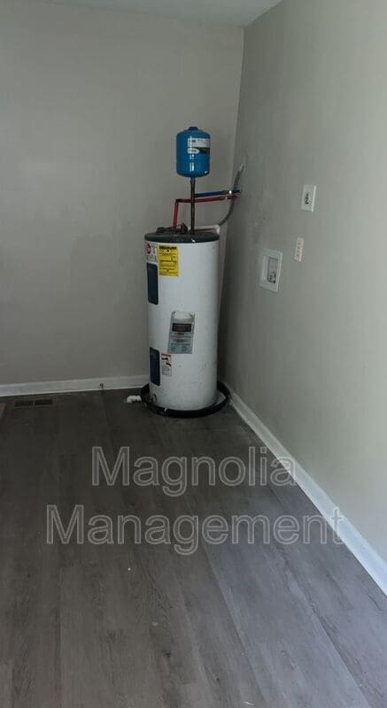 Building Photo - 216 Walnut St