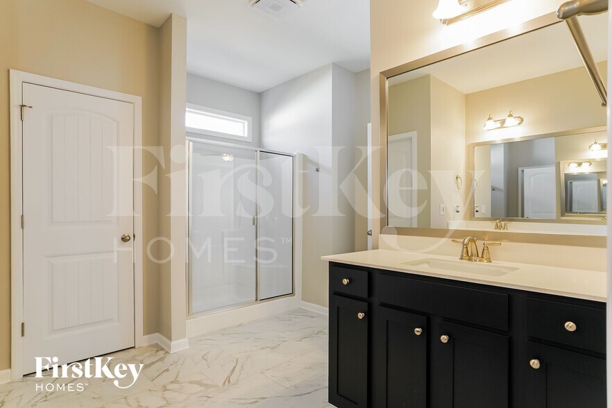 Building Photo - 208 Silverleaf Dr