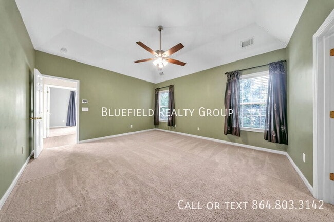 Building Photo - 417 Summergreen Way