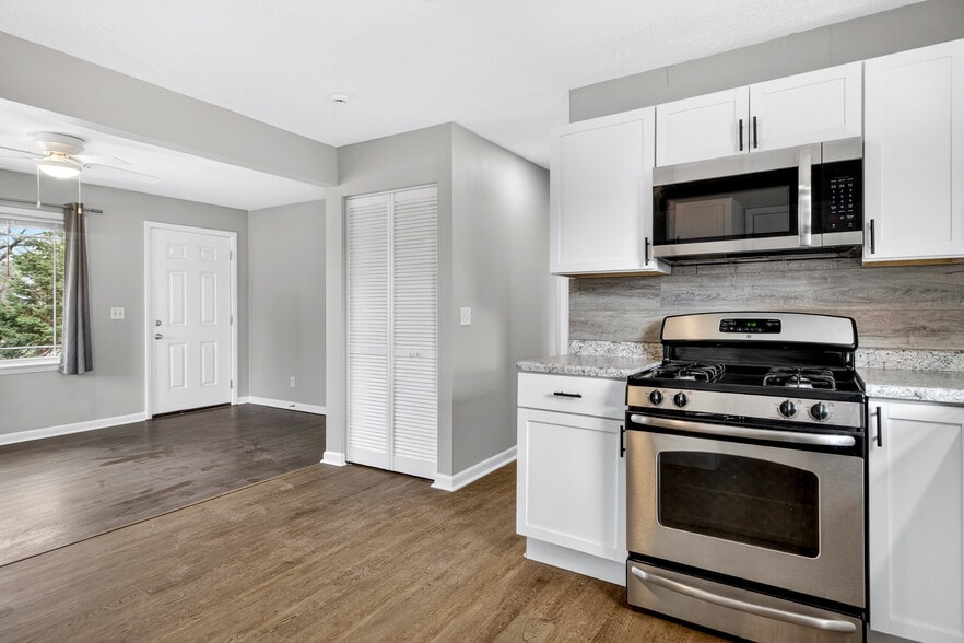 Building Photo - 903 Merrill Ave