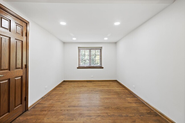 Building Photo - 71 Crestview Dr