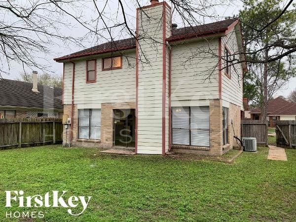 Building Photo - 15511 Evergreen Grove Dr