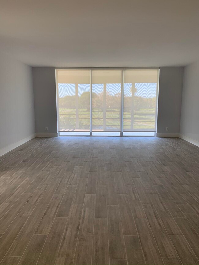 Building Photo - 3980 Oaks Clubhouse Dr