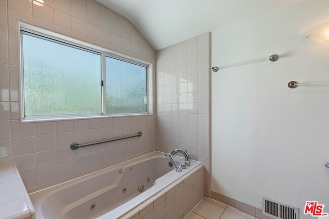 Building Photo - 921 24th St