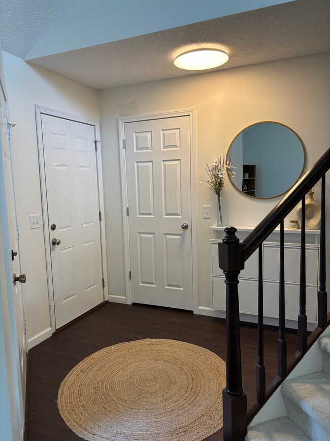 Building Photo - 713 Bent Tree Dr