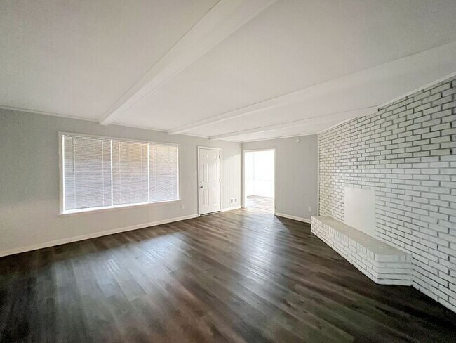 Building Photo - 3129 Domar St