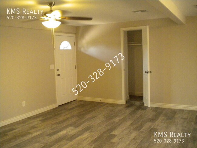 Building Photo - 2321 S Layton Pl