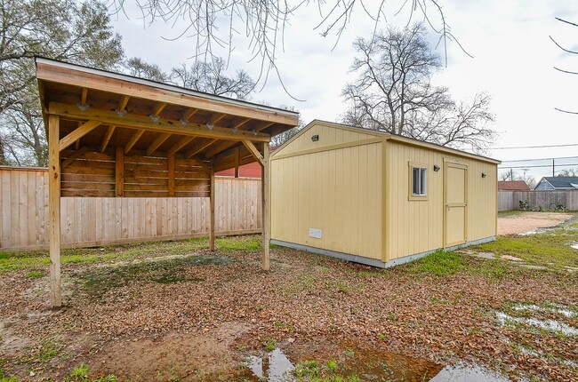 Building Photo - 142 Victoria Dr