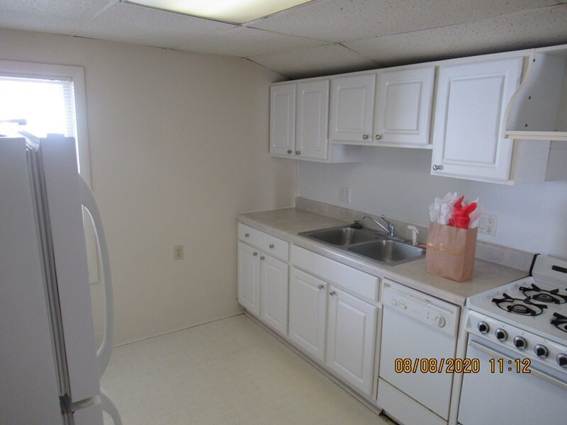 Building Photo - 419 E 12th St