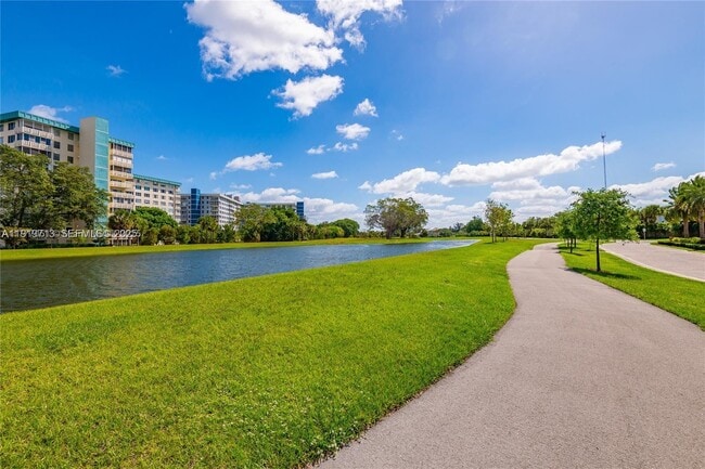 Building Photo - 4144 Greenway Dr