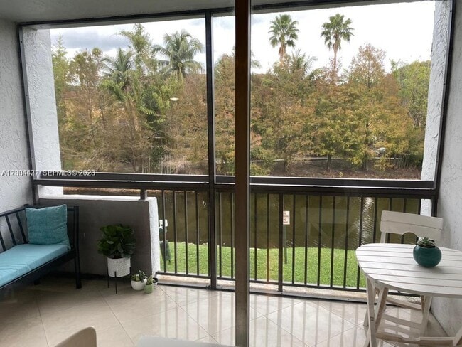 Building Photo - 721 N Pine Island Rd