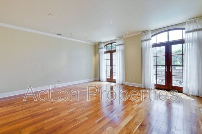 Building Photo - 450 Juanita Way