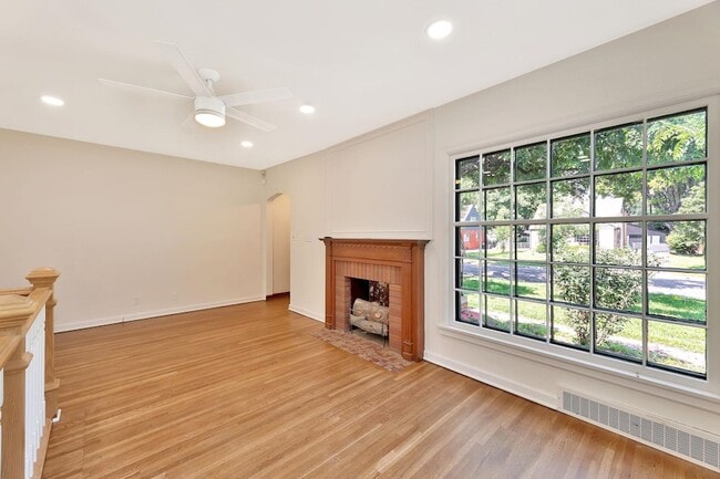 Building Photo - 230 S Minneapolis St