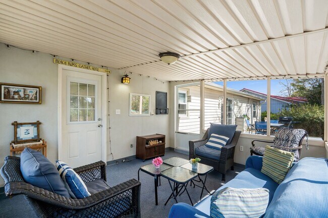 Building Photo - 4 Bed/2 Bath Furnished Single Family Home in Surfside 1 Mile to the Beach By Golf Cart!