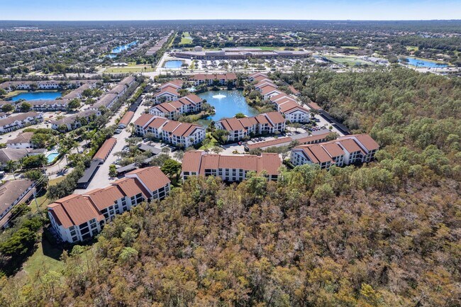 Building Photo - ** FAIRWAY PRESERVE ** 3 BED / 2 BATH CONDO - GARAGE - PET OK! - NORTH NAPLES - ANNUAL RENTAL