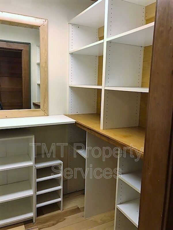 Building Photo - 579 Buchon St