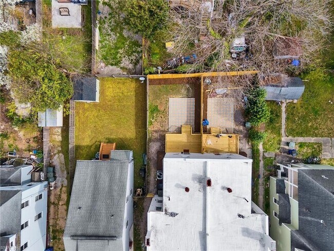 Building Photo - 412 W 29th St