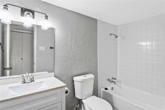 Building Photo - 519 Windsor Dr