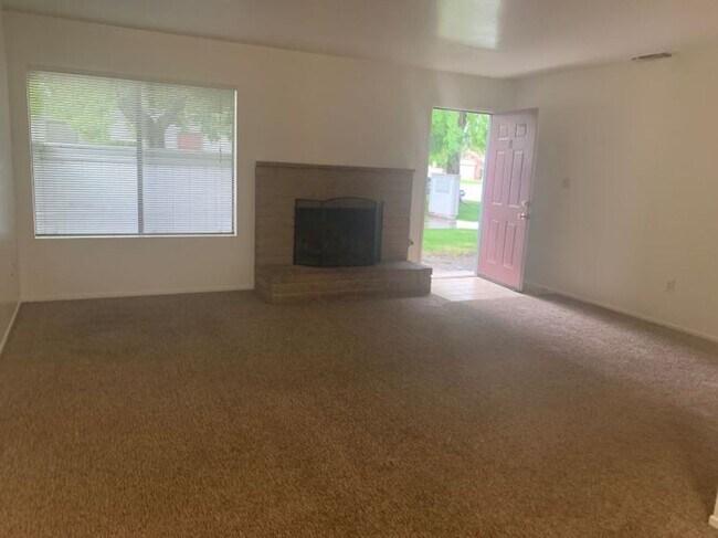 Building Photo - 7004 N Half Moon Dr