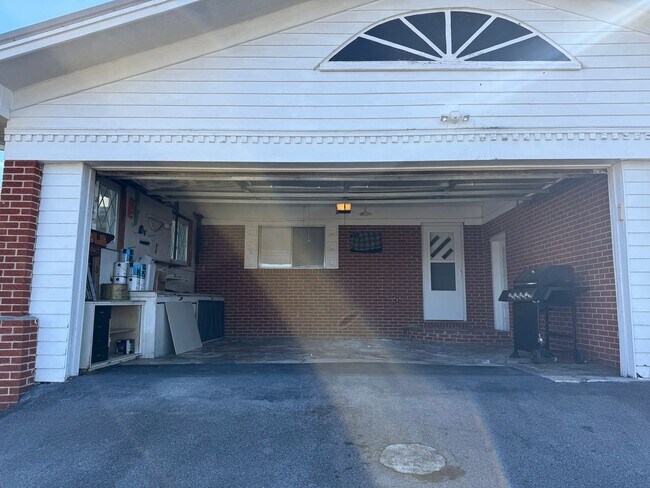 Building Photo - 2 Bedroom 1.5 Bath Home in Greeneville, TN