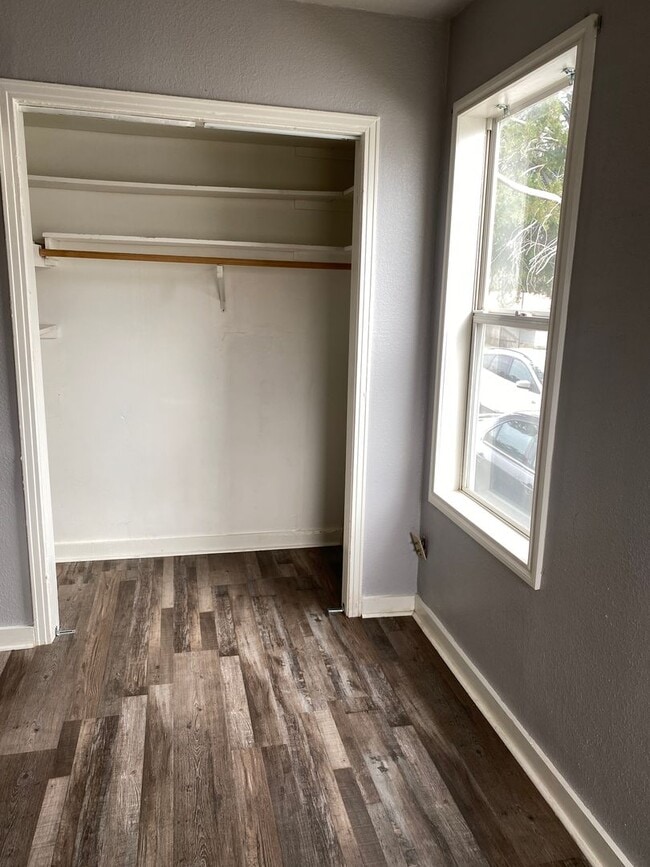 Building Photo - Cozy 1 Bed 1 Bath Duplex Near ACU