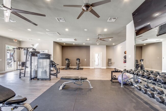 Building Photo - Comfort & Convenience in Houston!