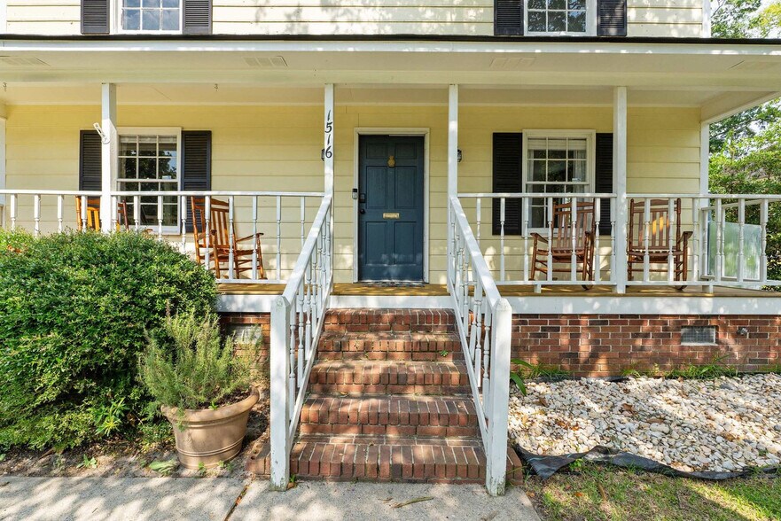 Building Photo - 1516 Maple St