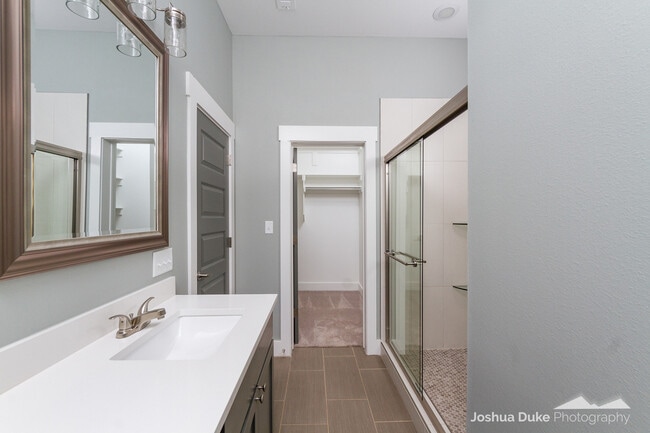 Building Photo - Pre-Leasing Modern Style Home Minutes from Campus and Downtown Fayetteville