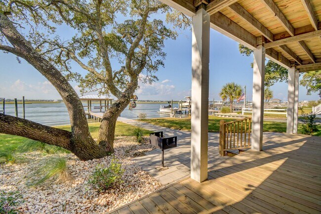 Building Photo - Seasonal Rental: Total Relaxation with Sou...