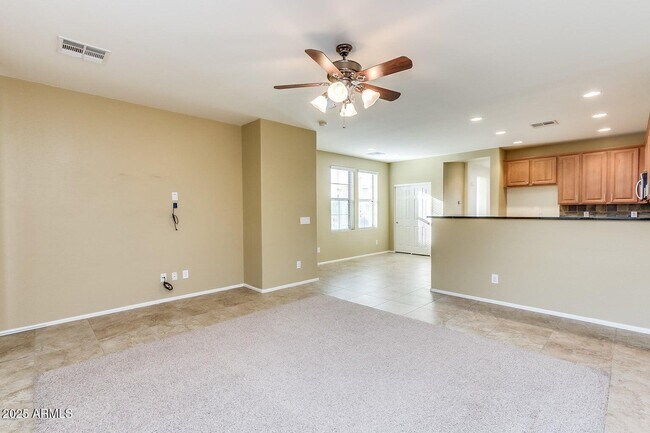 Building Photo - 869 E Doral Ct