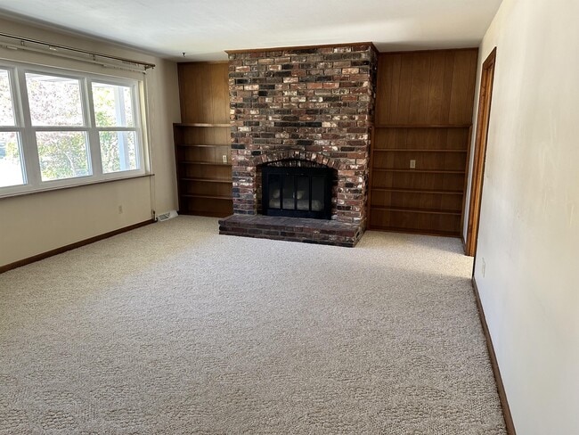 Building Photo - 1760 Scenic Dr