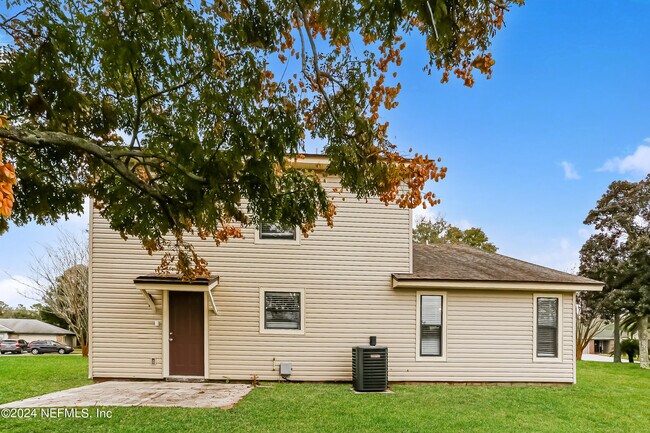 Building Photo - 12636 Misty Mountain Dr E