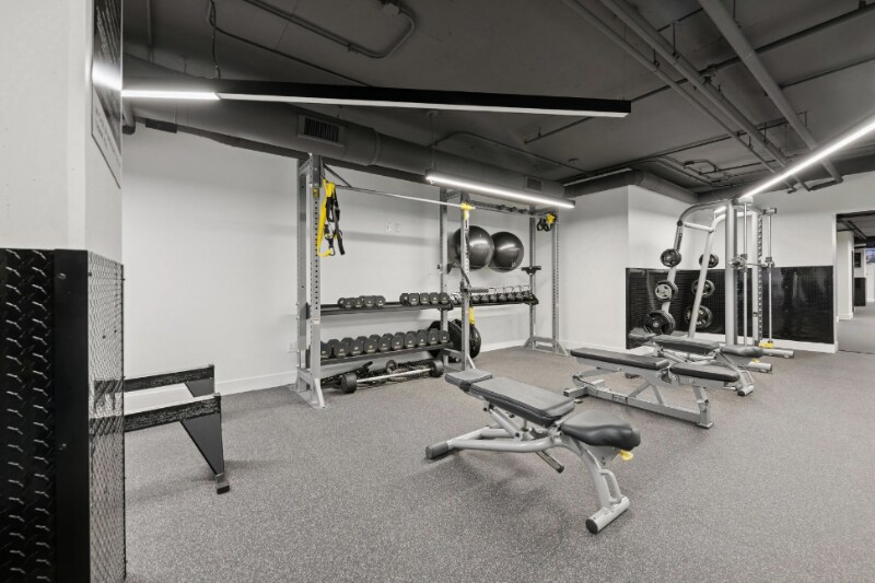 Building Photo - 938 W Lake St