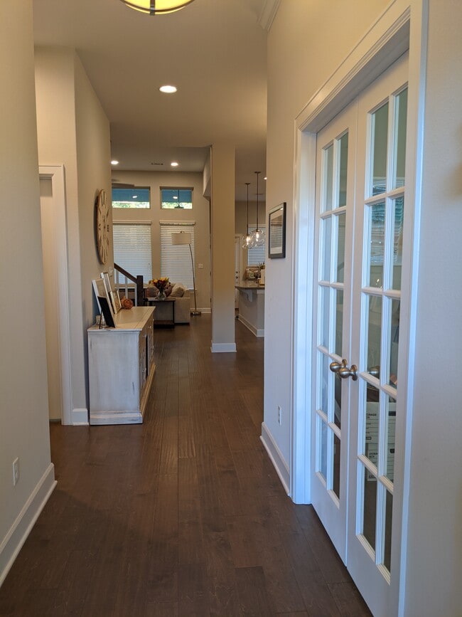 Building Photo - 15008 Cabrillo Way