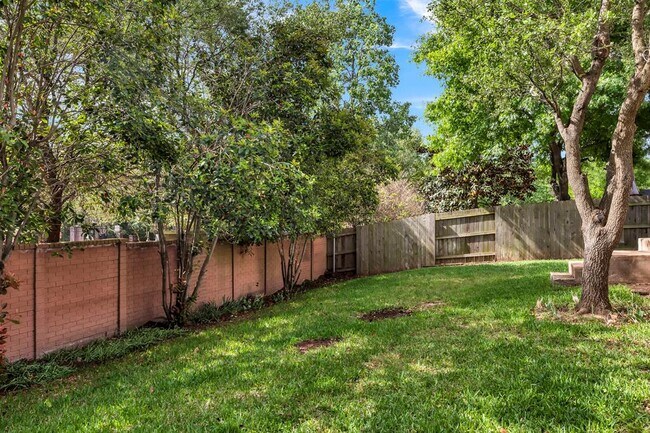 Building Photo - 5700 Lomita Verde Cir