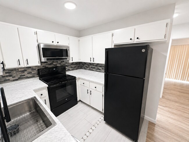 Building Photo - 1310 Quail C