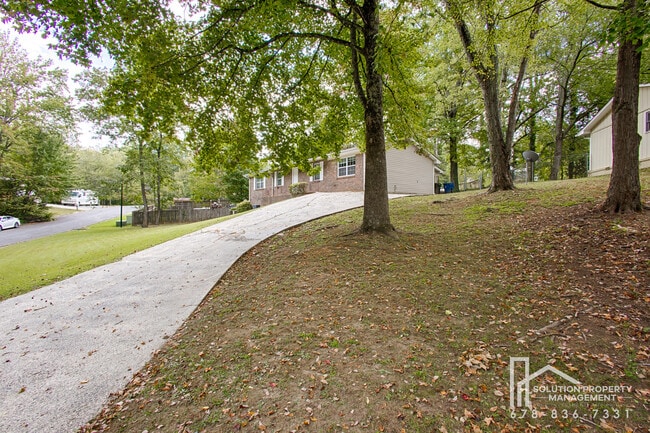 Building Photo - 1006 Hampton Ct NW